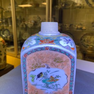 Une bouteille de forme carrée en porcelaine de Chine famille verte, Kangxi — photo 15