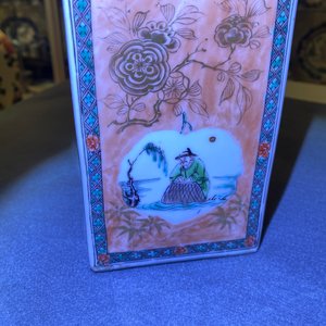 Une bouteille de forme carrée en porcelaine de Chine famille verte, Kangxi — photo 19