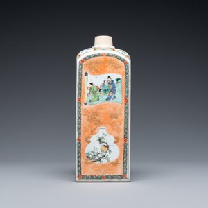 Une bouteille de forme carrée en porcelaine de Chine famille verte, Kangxi — photo 2