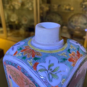 Une bouteille de forme carrée en porcelaine de Chine famille verte, Kangxi — photo 10