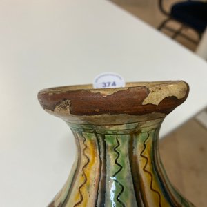 Une bouteille de pharmacie en majolique italienne à décor sgraffito, région toscane, 17ème — photo 7