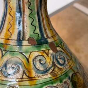Une bouteille de pharmacie en majolique italienne à décor sgraffito, région toscane, 17ème — photo 10