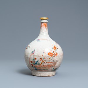 Une bouteille de pharmacie en porcelaine Arita de Japon décorée de style Kakiemon aux Pays-Bas, Edo, 17/18ème — photo 1