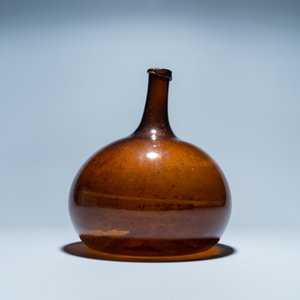 Une bouteille en verre brun, 18ème — photo 4