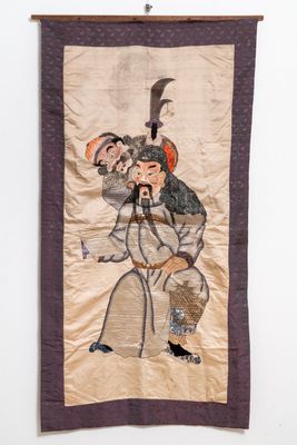 Une broderie en soie figurant deux figures du roman 'Les Trois Royaumes', 19ème