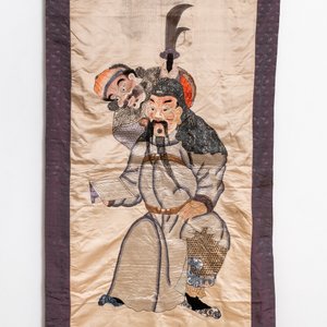 Une broderie en soie figurant deux figures du roman 'Les Trois Royaumes', 19ème — photo 1