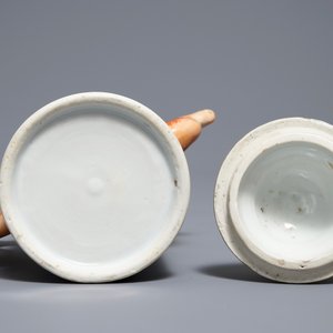 Une cafetière couverte en porcelaine de Chine famille rose à décor d'Européens, Yongzheng — photo 6