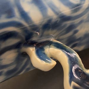 Une cafetière en porcelaine de Chine en bleu et blanc montée d'argent à décor 'La déesse Europe et le taureau', Kangxi — photo 14