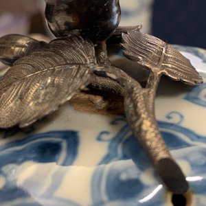 Une cafetière en porcelaine de Chine en bleu et blanc montée d'argent à décor 'La déesse Europe et le taureau', Kangxi — photo 16