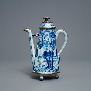 Une cafetière en porcelaine de Chine en bleu et blanc montée d'argent à décor 'La déesse Europe et le taureau', Kangxi — photo 4