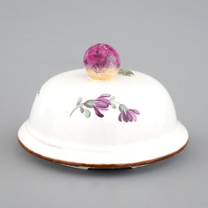 Une cafetière et sa tasse en porcelaine de Höchst, 18ème siècle — photo 11