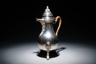 Une cafetière tripode en argent à prise en bois, probablement Gand, Belgique, 1792