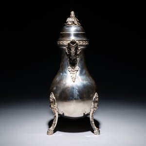 Une cafetière tripode en argent à prise en bois, probablement Gand, Belgique, 1792 — photo 5