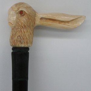 Une canne en ivoire et bois d'ébène, pommeau en forme de lapin et canard, 19e — photo 1