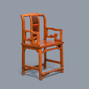 Une chaise en bois incrusté de panneaux en bois sculpté, Chine, 19ème — photo 1
