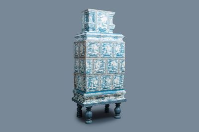 Une cheminée composée de carreaux en bleu et blanc de Nuremberg, Allemagne, 18ème
