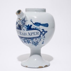 Une chevrette en faïence de Delft bleu et blanc "E5:Rad:Aper:", 18ème — photo 1