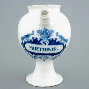 Une chevrette en faïence de Delft bleu et blanc "S. Mirthinis", 18ème — photo 3