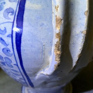 Une chevrette en majolique d'Anvers en bleu et blanc, datée 1549 — photo 23