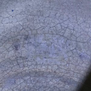 Une chevrette en majolique d'Anvers en bleu et blanc, datée 1609 — photo 25