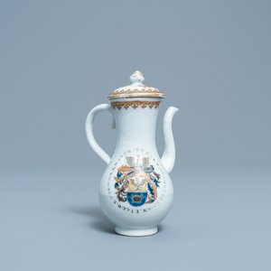 Une chocolatière armoriée en porcelaine de Chine aux armes de van Rheden, Qianlong — photo 1