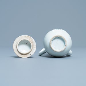 Une chocolatière armoriée en porcelaine de Chine aux armes de van Rheden, Qianlong — photo 6