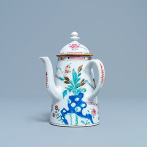 Une chocolatière en porcelaine de Chine famille rose à décor de 'La romance de la chambre de l'ouest', Yongzheng — photo 2