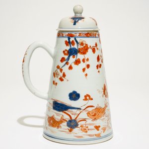 Une chocolatière en porcelaine de Chine Imari à décor floral, Qianlong — photo 4