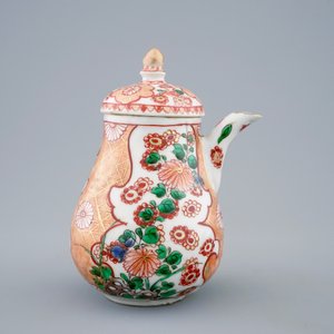 Une chocolatière en porcelaine de Chine verte-Imari, Kangxi — photo 3
