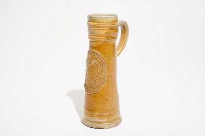 Une chope de type schnelle en grès de Raeren aux armes de Friedrich IV, datée 1604
