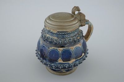Une chope en grès de Muskau au couvercle en étain, date 1660