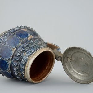 Une chope en grès de Muskau au couvercle en étain, date 1660 — photo 7