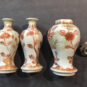 Une chope en porcelaine Arita de Japon à monture en argent et une garniture miniature, Edo, 17/18ème — photo 5