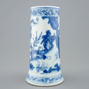 Une chope en porcelaine de Chine bleu et blanc, époque Transition, 1620-1683 — photo 3