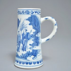 Une chope en porcelaine de Chine bleu et blanc, époque Transition — photo 2