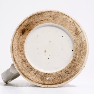 Une chope en porcelaine de Chine famille rose, Qianlong — photo 7