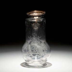 Une chope en verre gravé à décor armorié au couvercle en argent, marque d'Augsburg, Allemagne, 17ème — photo 3