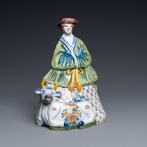Une cloche de table en forme d'une femme sur une vache en faïence polychrome de Delft, 18ème — photo 2