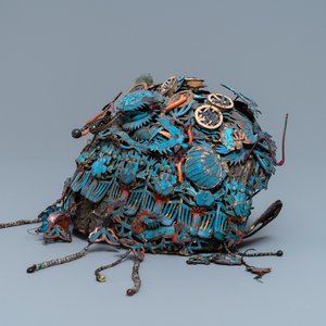 Une coiffe rehaussée de plumes de martin-pêcheur, corail et argent, Chine, 19ème — photo 1