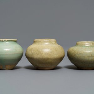 Une collection de 11 pièces en grès porcelaineux, Chine et Asie du Sud-Est, Song et après — photo 5