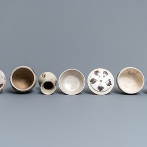 Une collection de 12 pièces de type Cizhou et qingbai, Chine, Song, Yuan et après — photo 6