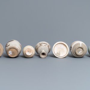 Une collection de 12 pièces de type Cizhou et qingbai, Chine, Song, Yuan et après — photo 7