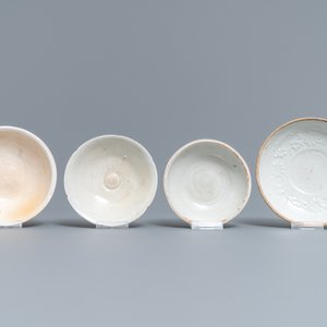 Une collection de 12 pièces de type Cizhou et qingbai, Chine, Song, Yuan et après — photo 9