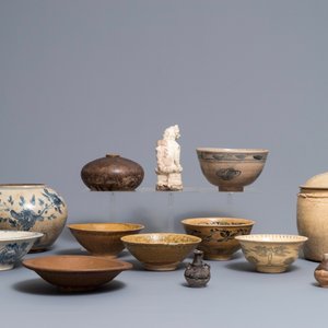 Une collection de 13 pièces en céramique de Vietnam, 14/15ème — photo 2
