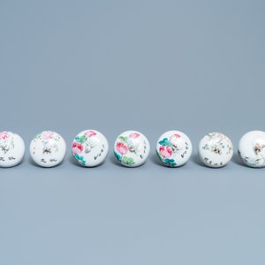 Une collection de 14 réchauds en porcelaine de Chine qianjiang cai, 19/20ème — photo 4