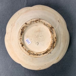 Une collection de 15 pièces en grès porcelaineux émaillé céladon et crème, Song et après — photo 61