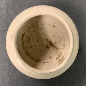 Une collection de 15 pièces en grès porcelaineux émaillé céladon et crème, Song et après — photo 62