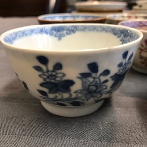 Une collection de 23 tasses et 33 soucoupes en porcelaine de Chine et de Japon, 18/19ème — photo 14