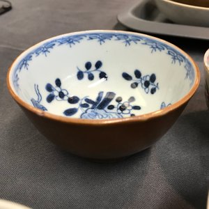 Une collection de 23 tasses et 33 soucoupes en porcelaine de Chine et de Japon, 18/19ème — photo 15