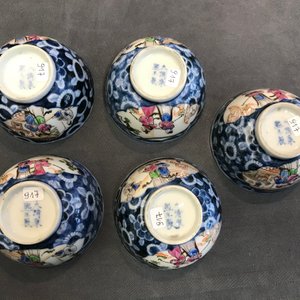 Une collection de 23 tasses et 33 soucoupes en porcelaine de Chine et de Japon, 18/19ème — photo 6
